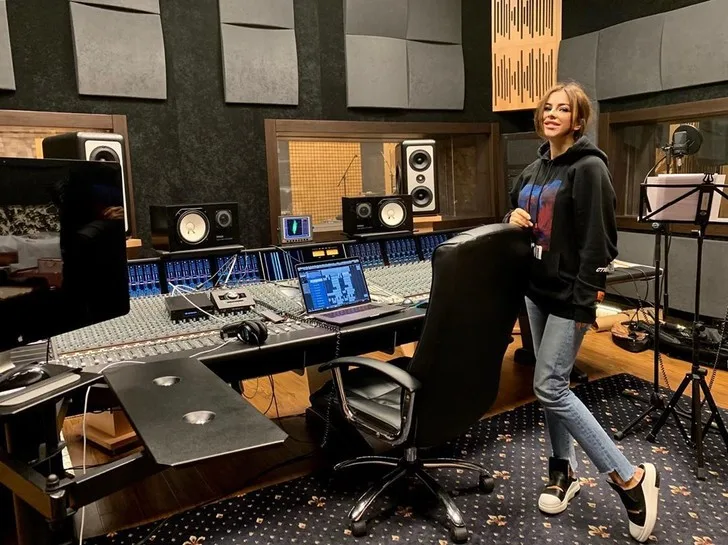 Ани Лорак помогла детям Донбасса