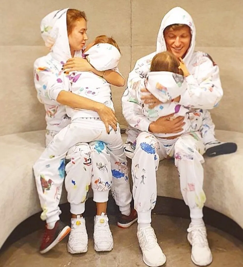 Павел Воля и Лесан Утяшева поздравили сына