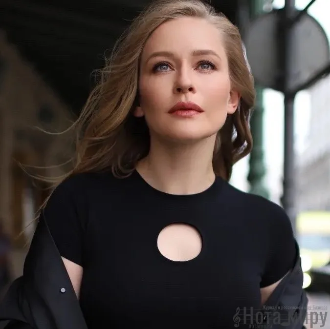 Юлия Пересильд представила книгу о "Вызове"