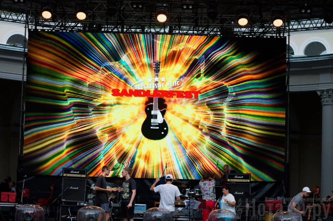 Ливень внес коррективы, но SandlerFest все же состоялся.