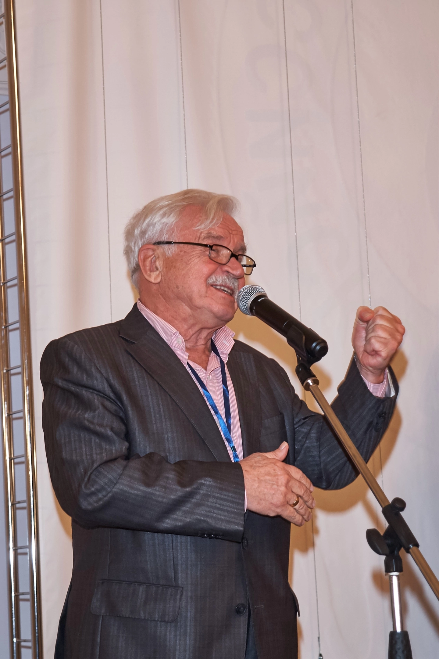 «Я пришёл и сказал: «Буду читать Есенина!» - Сергей Никоненко