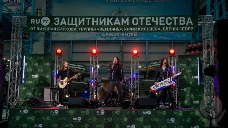 Отечественные звезды выступили на Обуховском заводе в Санкт-Петербурге