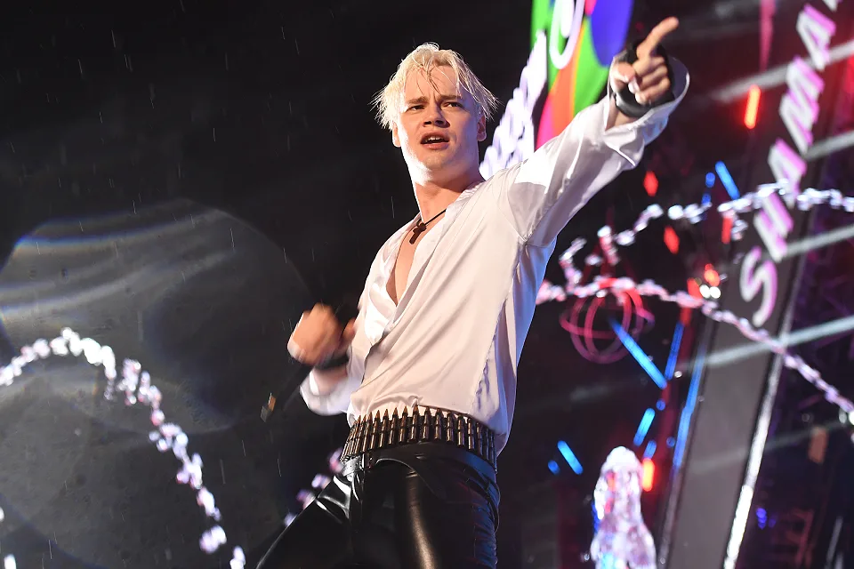 SHAMAN стал специальным гостем программы «Легенды Ретро FM»