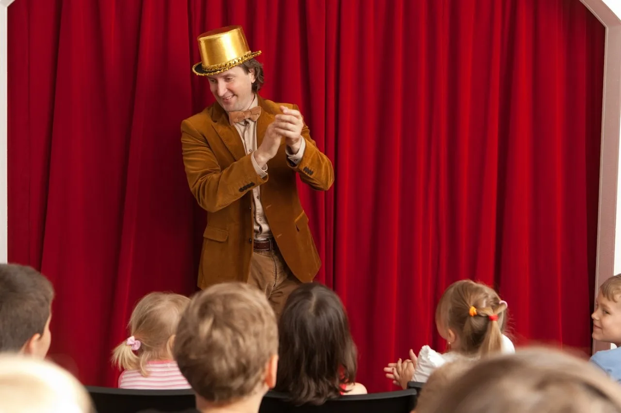 "Рыжий театр - кузница талантов". Интервью с преподавателем Сергея Лазарева