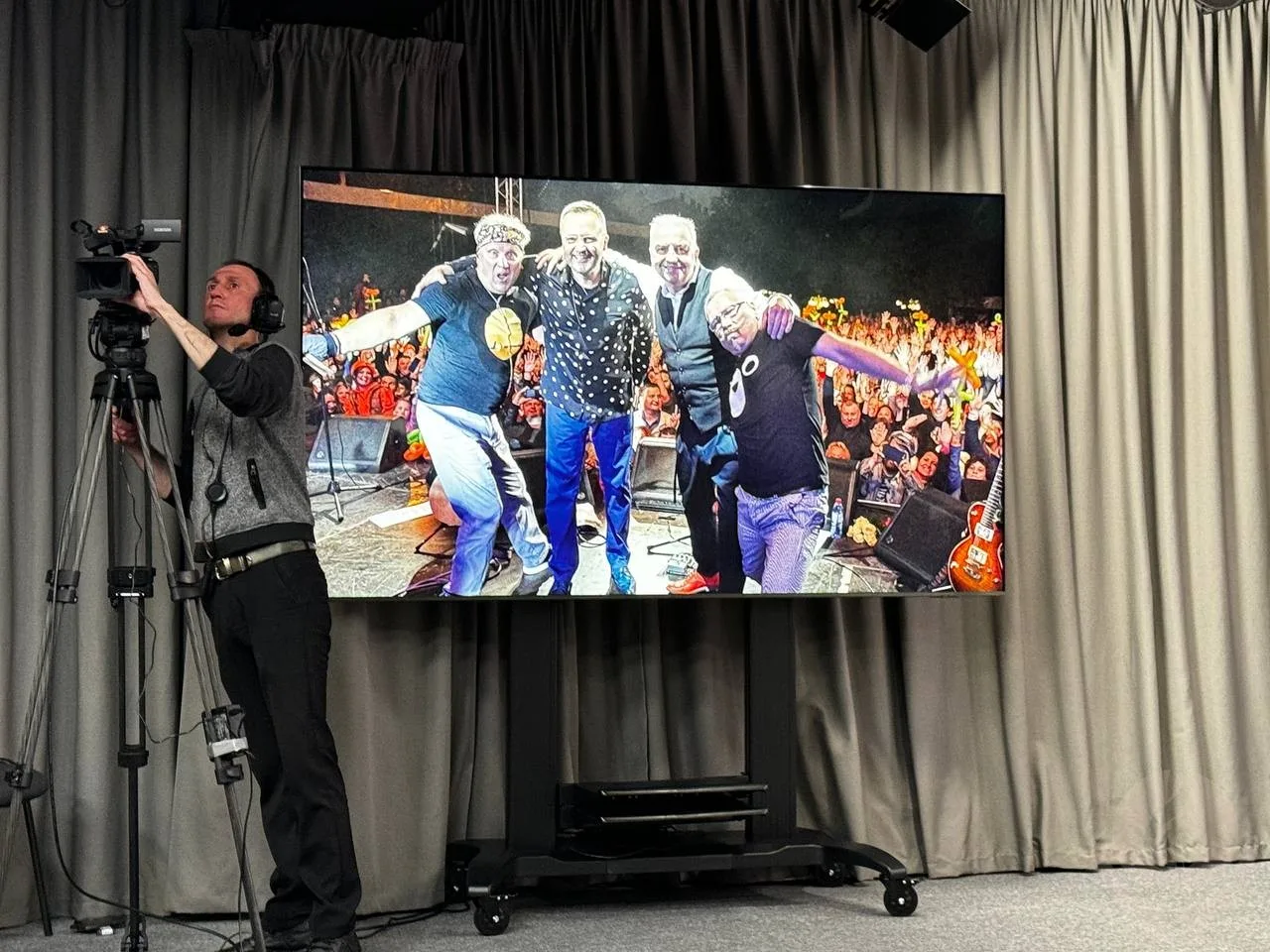 сооснователем группы «Чайф». Владимир Шахрин