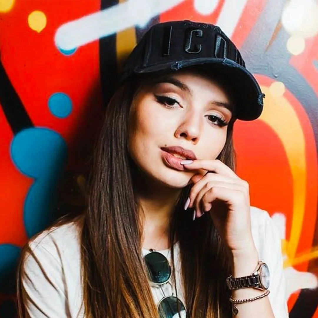 Люся Чеботина перепела хит Лолиты