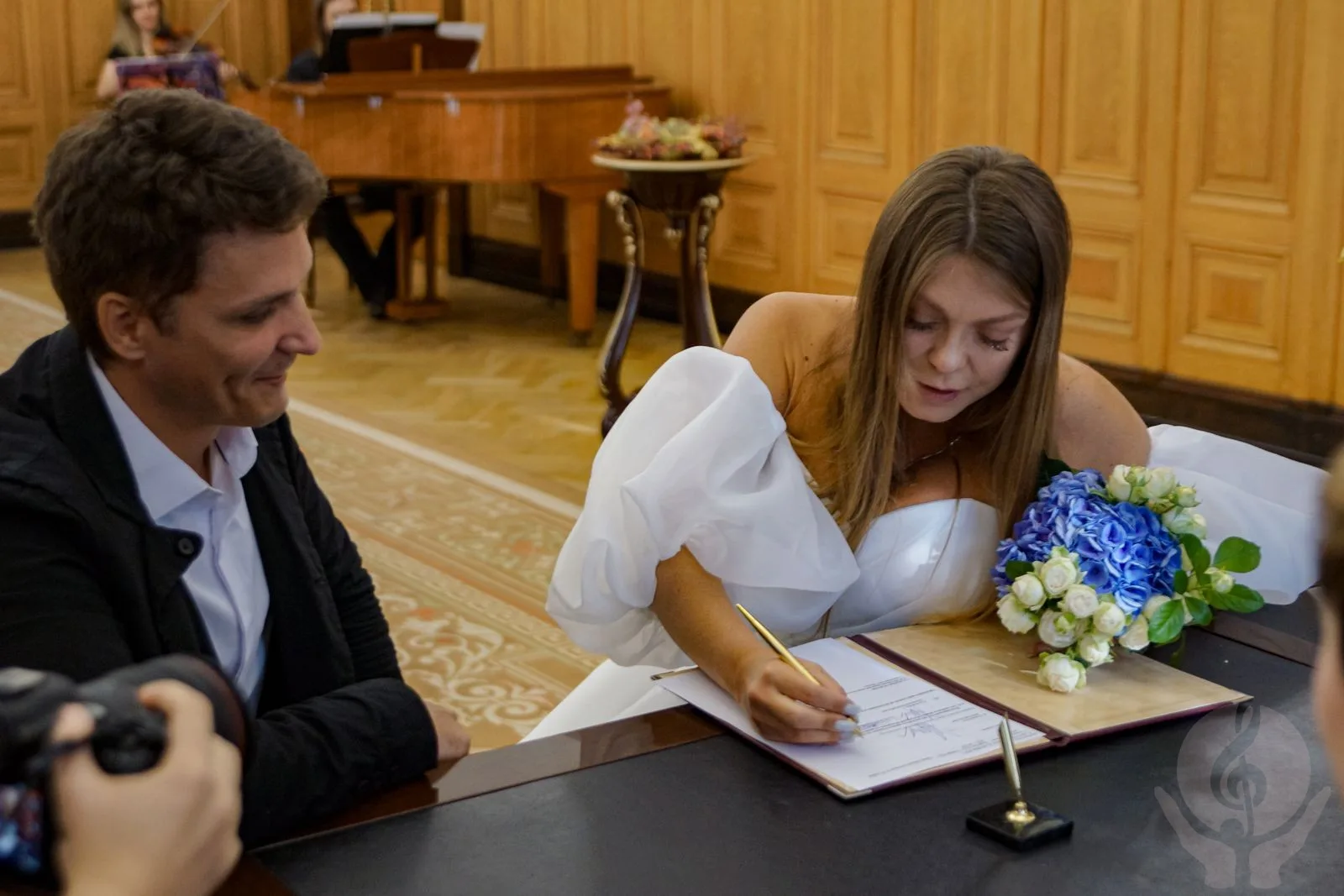 Певица Оксана Почепа (Акула) вышла замуж за известного композитора Игоря Бабаева