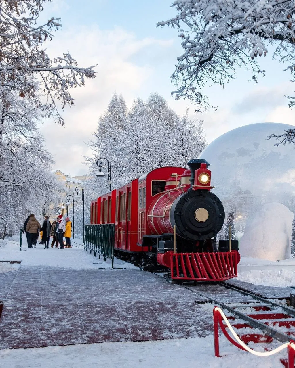 Красный поезд на Болотной. Новый московский  аттракцион
