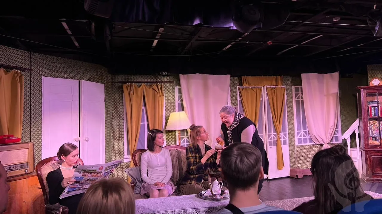 Всеволод Шиловский показал "Восемь любящих женщин"