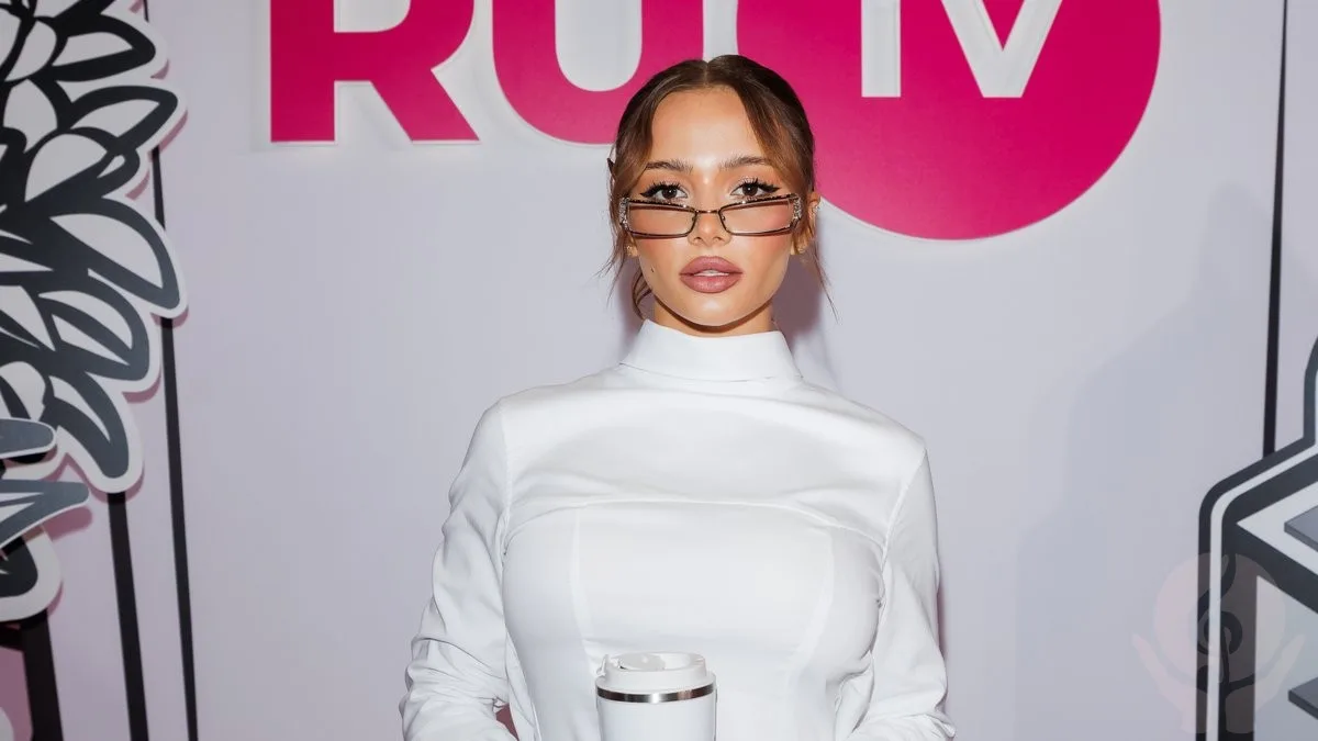 Валя Карнавал в кружеве и корсете: как блогерша превратилась в fashion-куклу