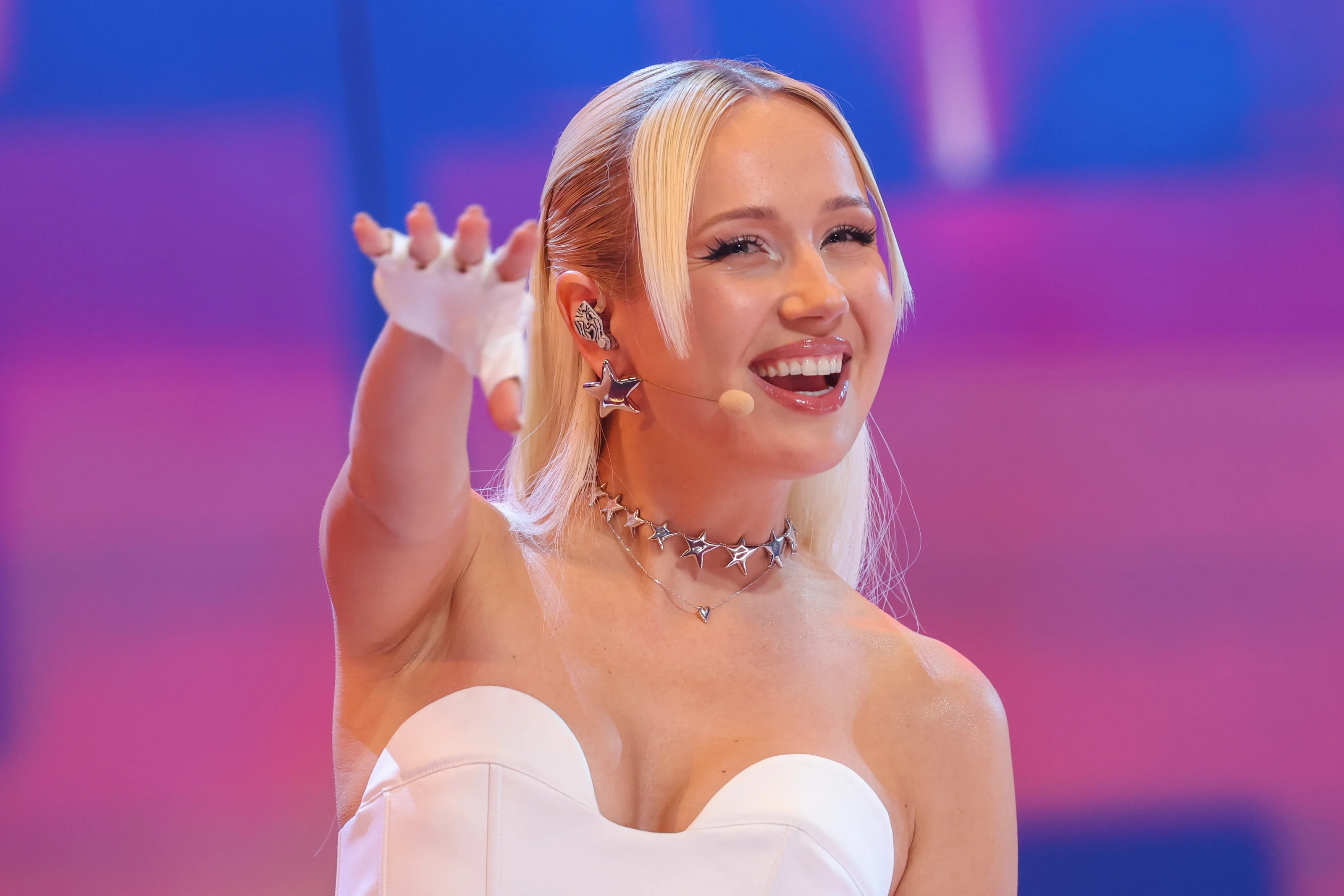 Скандал недели: Клаву Коку обвинили в «ИИ-вокале»