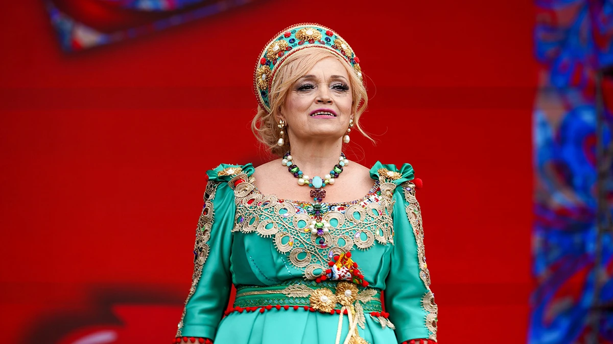 Слезы под аплодисменты: как Надежда Кадышева растрогала студию Новогодней ночи на Первом