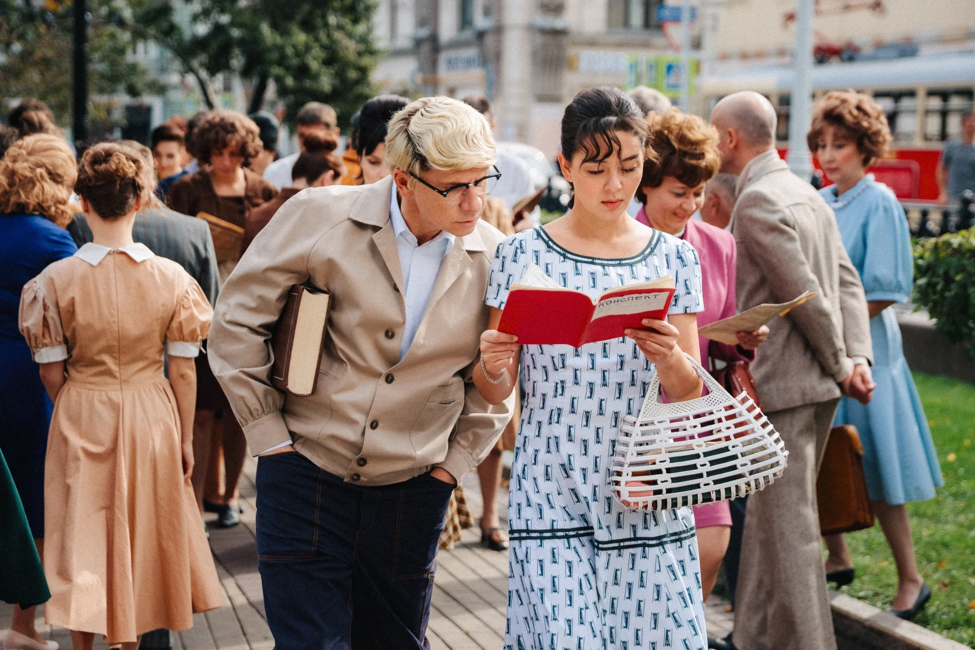 Что включить в новогоднюю ночь: глянцевый гид по праздничному ТВ