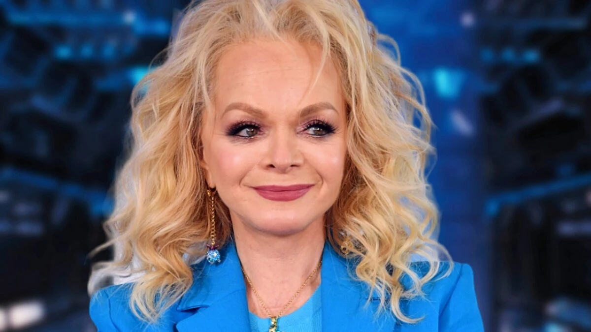 Лариса Долина избегает встречи с покупательницей при передаче квартиры: ключи оставят у управляющей компании