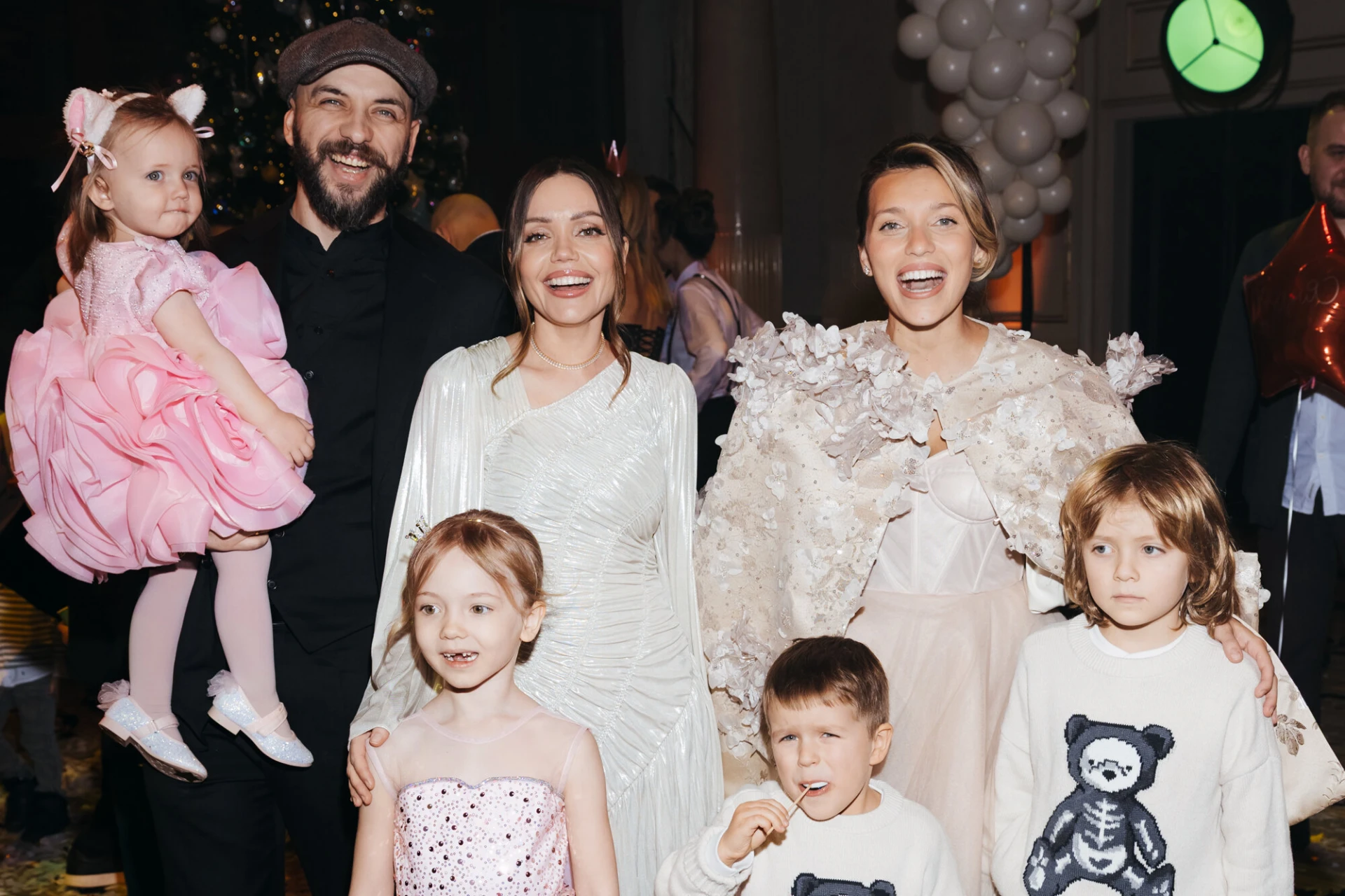 Киркоров, Рудковская и Тодоренко с детьми: сказочный новогодний бал звезд