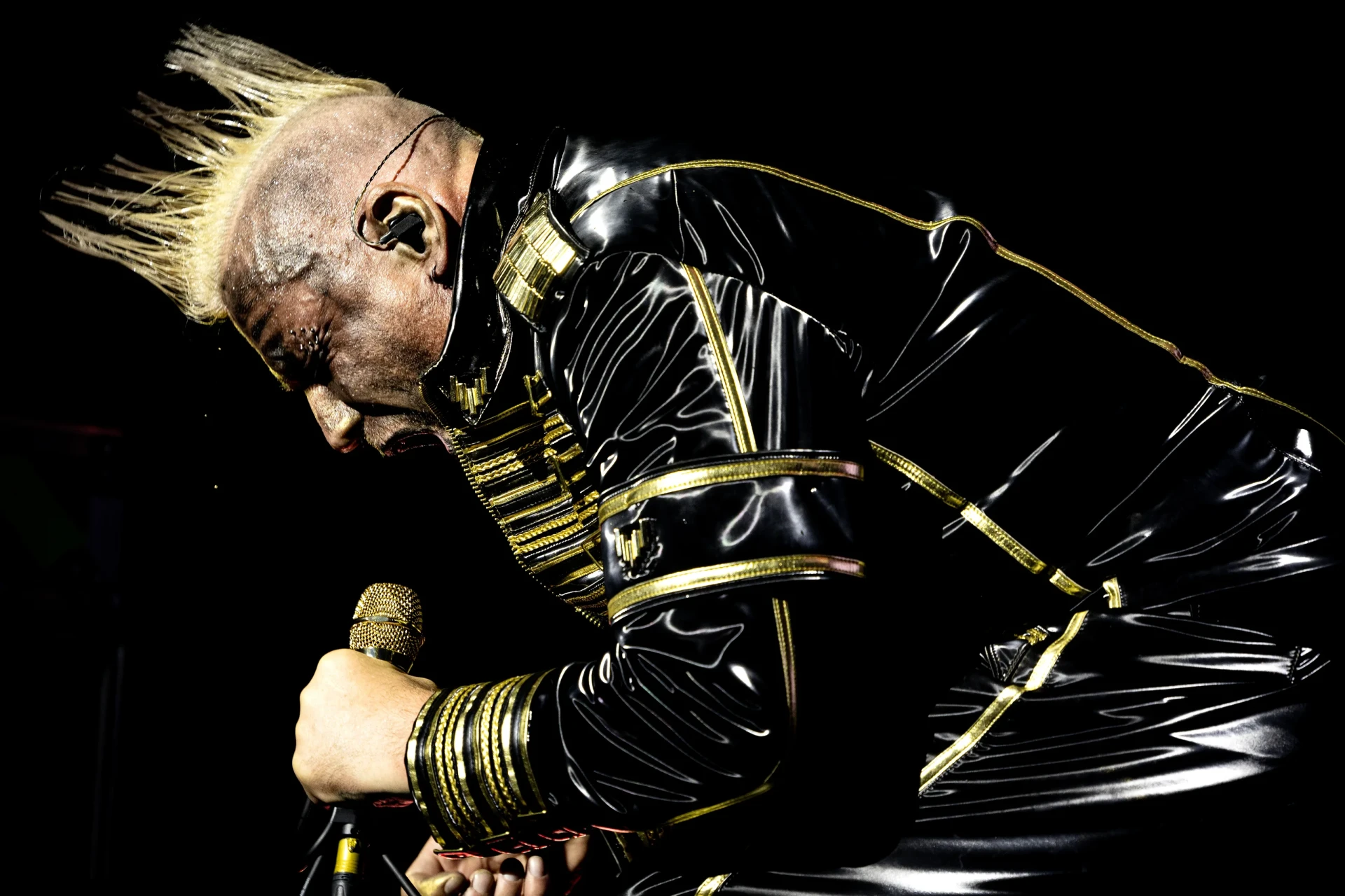 Музыкальное паломничество: почему фанаты из России слетелись в Ташкент на концерт Тилля Линдеманна