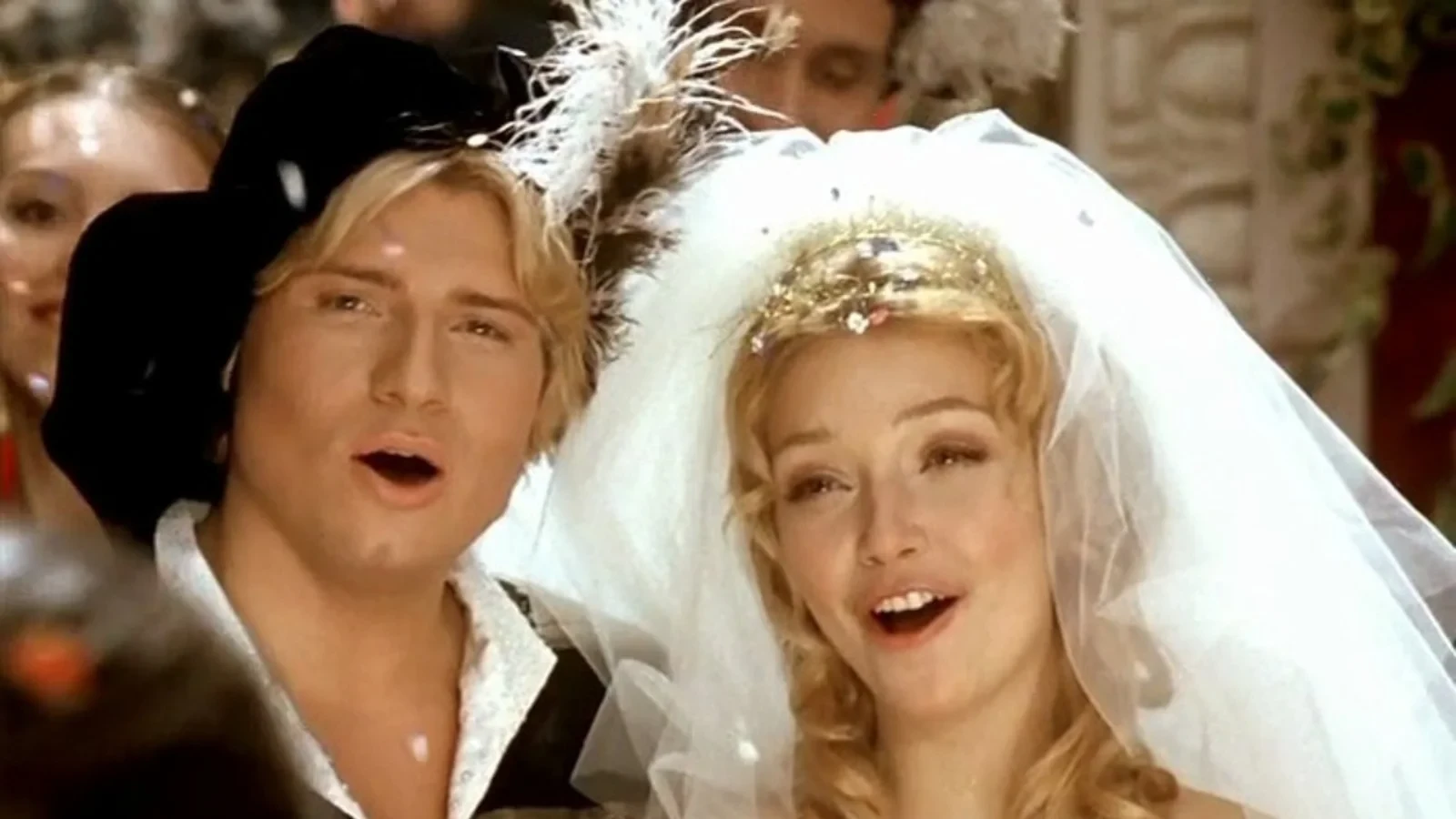 Их ждали каждый Новый год: 7 мюзиклов, которые сделали «нулевые» праздниками на телевидении