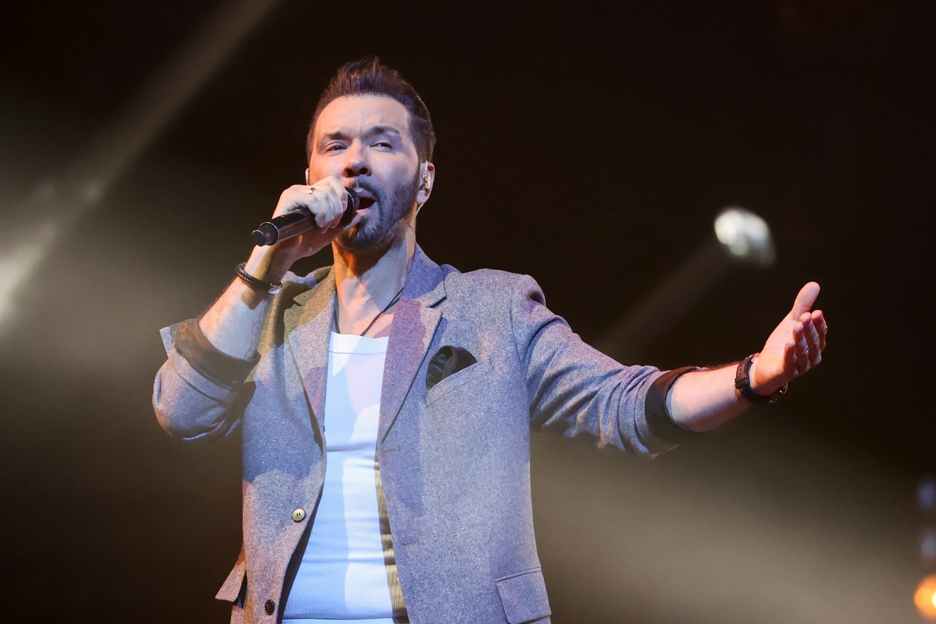 Без чипсов и с геркулесовой кашей: секрет вечной молодости Дениса Клявера