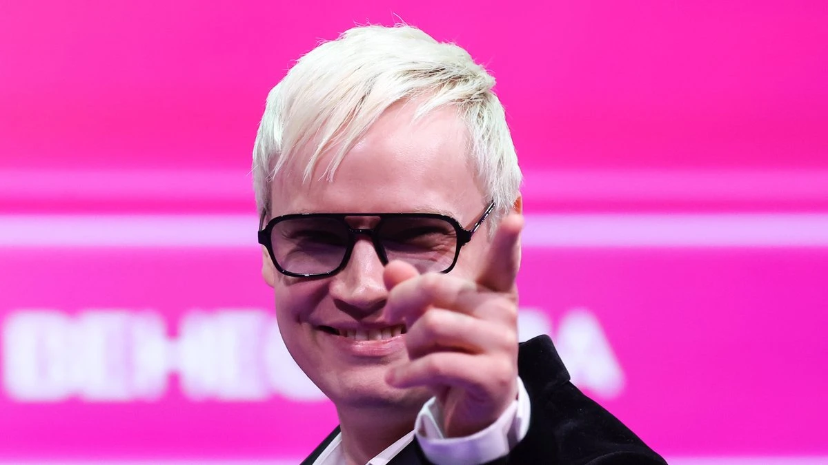 «А это вкусно»: Shaman облизал лед Байкала