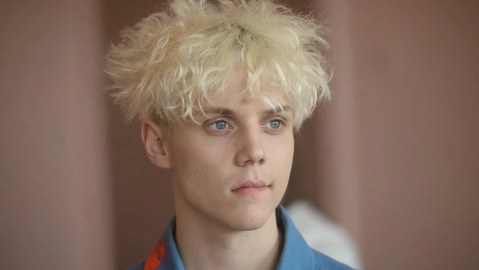 Минус кудри, плюс характер: как Ваня Дмитриенко пережил самый смелый мейковер года