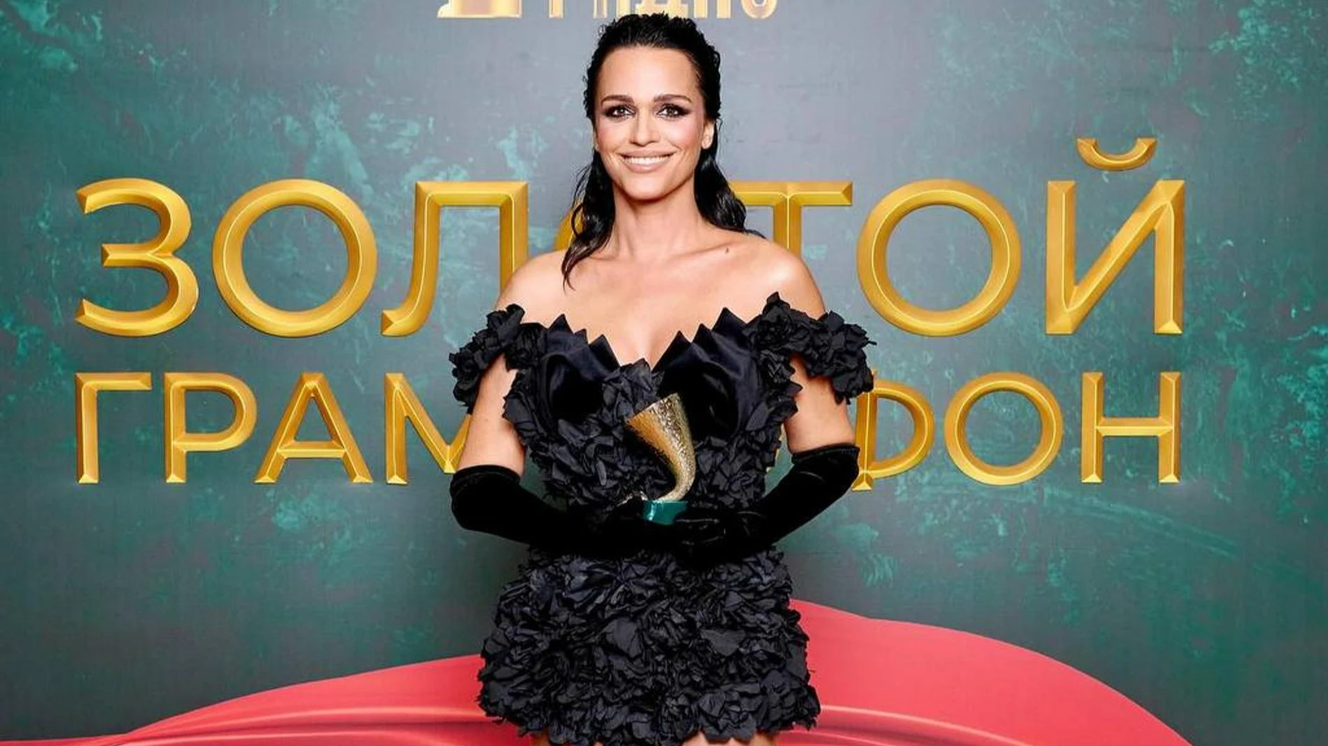 Стало известно, из чего состоит райдер певицы Славы