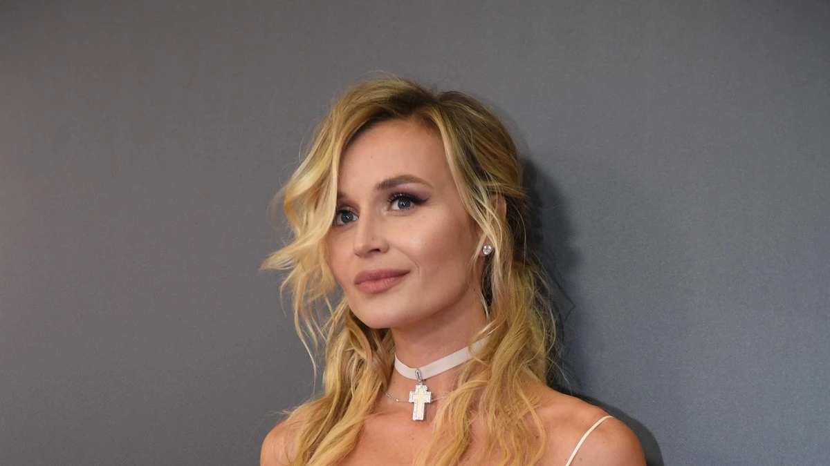 Полина Гагарина в идеальной форме: купальник, спорт и абсолютная уверенность