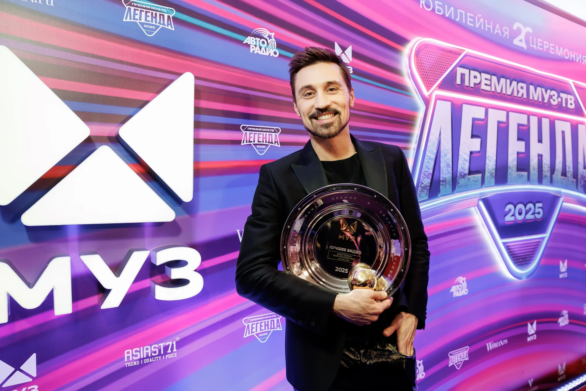 Билан рассказал, что его кот снялся в рекламе: «Он старается меня подсидеть»