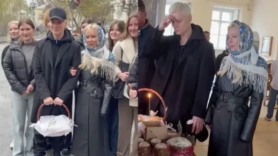 Shaman и Екатерина Мизулина освятили куличи в храме накануне Пасхи