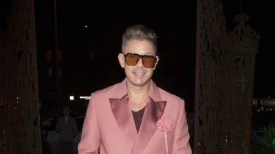 Митя Фомин: падение со сцены, которое превратилось в стильный перформанс