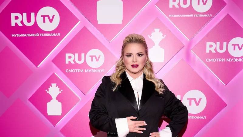 Летний режим: Анна Семенович о простом секрете стройности без диет