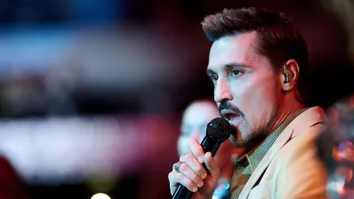 Дима Билан показал редкое фото с матерью