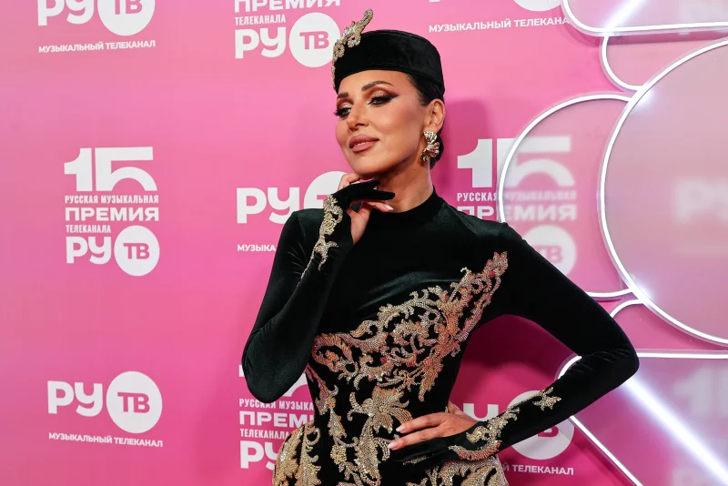 Алсу вышла на красную дорожку с чак-чаком и в тюбетейке: «Чтобы не задавали вопросов»