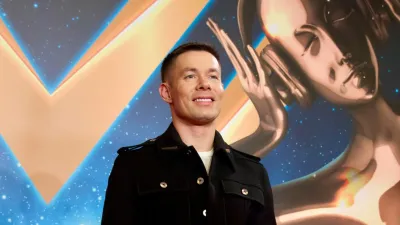 Стас Пьеха назвал военные песни, которые трогают его до слез