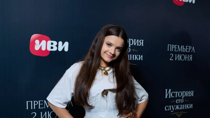 «Не могу просто гулять по улице»: исполнительница хита «Сигма бой» рассказала, как живет со славой в 13 лет