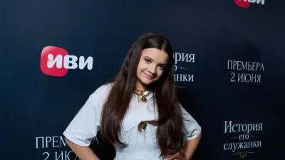 «Не могу просто гулять по улице»: исполнительница хита «Сигма бой» рассказала, как живет со славой в 13 лет