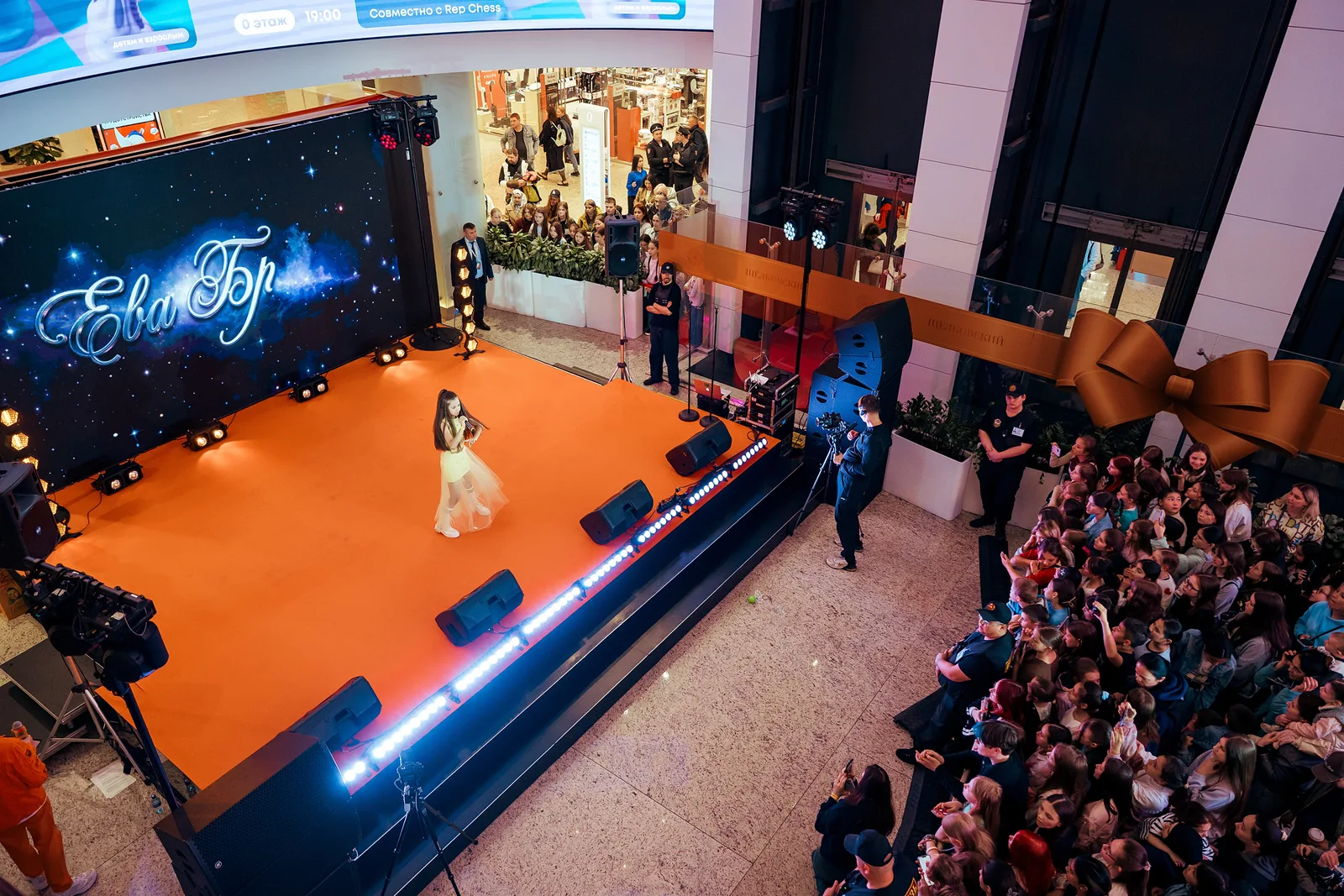 Stars Time Party в ТРЦ «Щёлковский»: юные артисты и блогеры собрали зрителей на музыкальном шоу