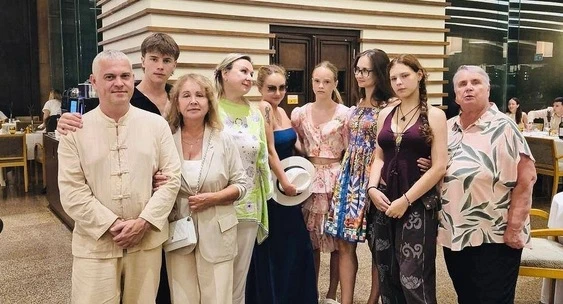 МакSим показала семейный отдых на морском побережье: «Только самые родные»