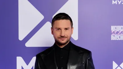 Сергей Лазарев забыл слова песни прямо на сцене: «Белый лист поймал впервые»